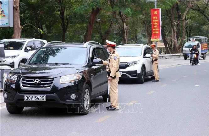 CSGT Hà Nội 'trực chiến' 24/24 giờ, bảo đảm giao thông thông suốt dịp nghỉ lễ 30/4 - 1/5 CSGT Hà Nội 'trực chiến' 24/24 giờ, bảo đảm giao thông thông suốt dịp nghỉ lễ 30/4 - 1/5