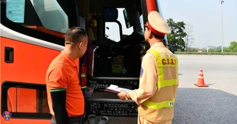 CSGT sử dụng thiết bị nghiệp vụ, phát hiện một lỗi rất nhiều tài xế vi phạm trên cao tốc