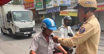 CSGT TPHCM đo nồng cồn vào ban ngày, ở đường nhỏ: Xử lý nghiêm không có ngoại lệ