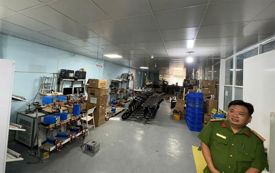 CSGT TPHCM đột kích loạt lò 'độ' xe điện, tạm giữ hàng trăm phương tiện CSGT TPHCM đột kích loạt lò 'độ' xe điện, tạm giữ hàng trăm phương tiện