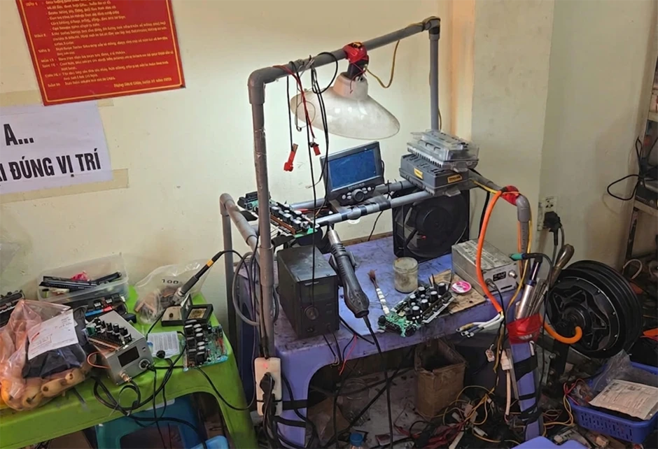 CSGT TPHCM đột kích loạt lò 'độ' xe điện, tạm giữ hàng trăm phương tiện CSGT TPHCM đột kích loạt lò 'độ' xe điện, tạm giữ hàng trăm phương tiện