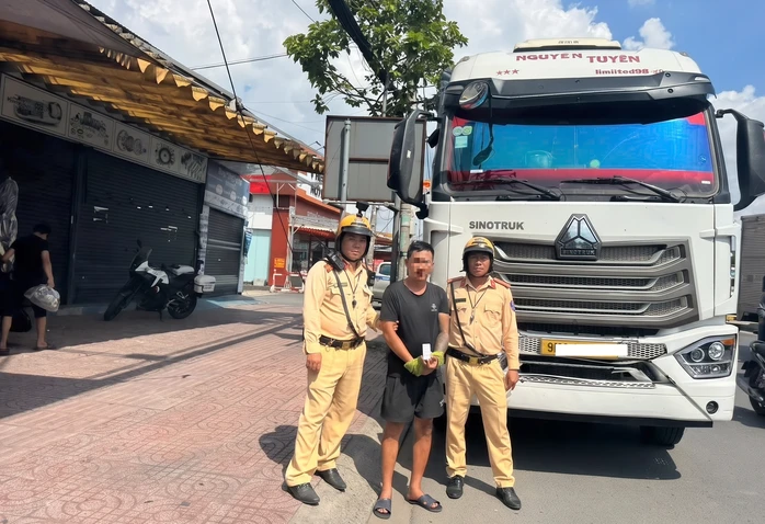 CSGT TPHCM liên tục phát hiện tài xế dương tính với ma tuý khi lái xe