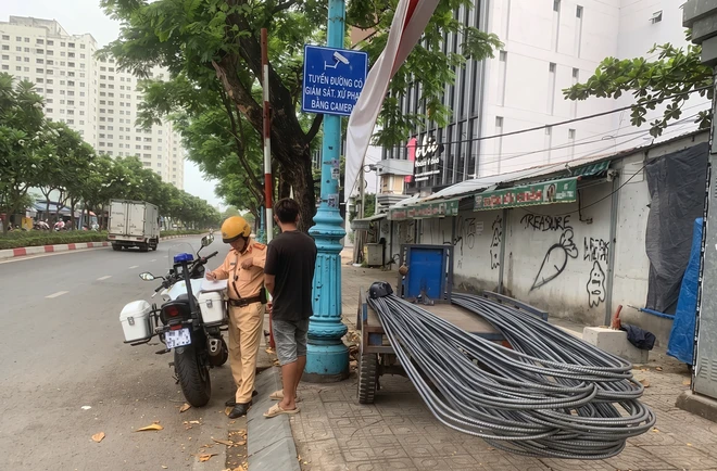 CSGT TPHCM mạnh tay xử lý "bẫy tai nạn di động" trên đường CSGT TPHCM mạnh tay xử lý "bẫy tai nạn di động" trên đường