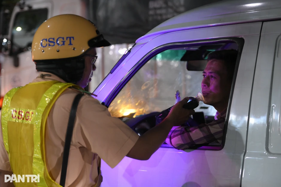 CSGT TPHCM phát hiện 107 tài xế dương tính ma túy sau gần 1 tháng cao điểm CSGT TPHCM phát hiện 107 tài xế dương tính ma túy sau gần 1 tháng cao điểm