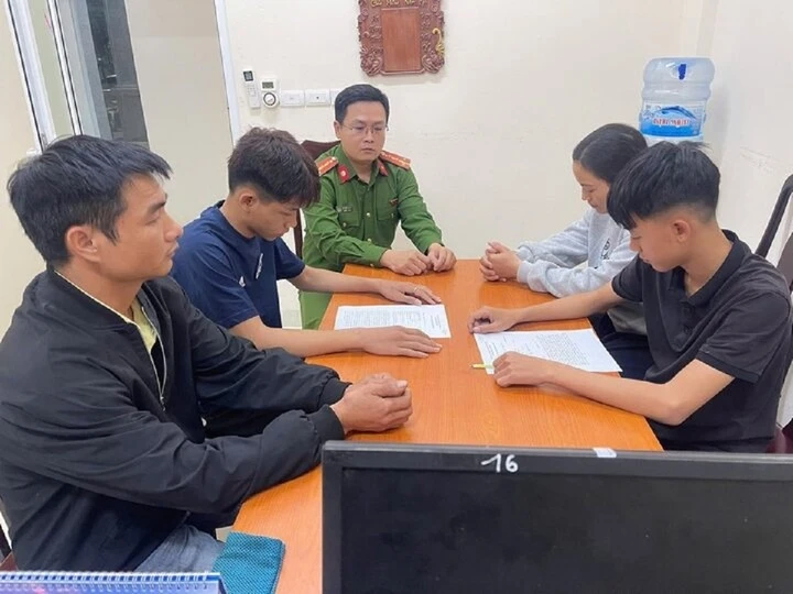 Cú giật tóc giữa phố và những trò đùa nguy hiểm có thể trả giá bằng tai nạn Cú giật tóc giữa phố và những trò đùa nguy hiểm có thể trả giá bằng tai nạn