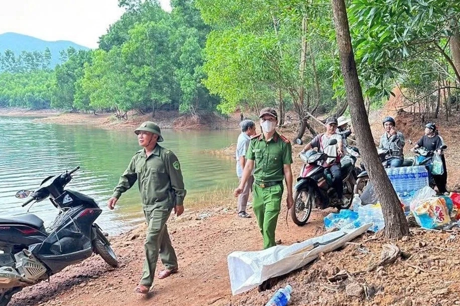 Cụ ông 82 tuổi mất tích, được tìm thấy kiệt sức trên núi