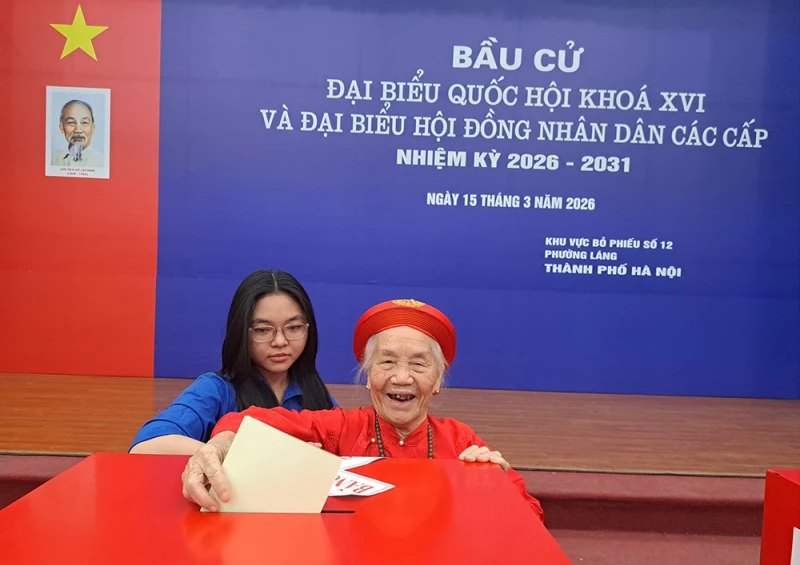 Cử tri cả nước phấn khởi thực hiện quyền làm chủ trong kỳ bầu cử 2026 Cử tri cả nước phấn khởi thực hiện quyền làm chủ trong kỳ bầu cử 2026