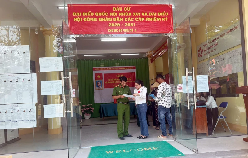Cử tri đặc khu Thổ Châu nô nức đi bỏ phiếu bầu cử sớm Cử tri đặc khu Thổ Châu nô nức đi bỏ phiếu bầu cử sớm