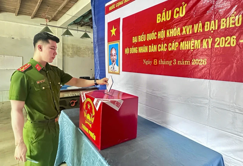 Cử tri đặc khu Thổ Châu nô nức đi bỏ phiếu bầu cử sớm Cử tri đặc khu Thổ Châu nô nức đi bỏ phiếu bầu cử sớm