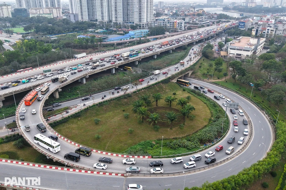 Cử tri Hà Nội kiến nghị hạn chế xe cá nhân vào một số khu vực trung tâm Cử tri Hà Nội kiến nghị hạn chế xe cá nhân vào một số khu vực trung tâm