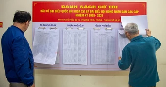 Cử tri phải xếp hàng lần lượt để thực hiện việc bỏ phiếu