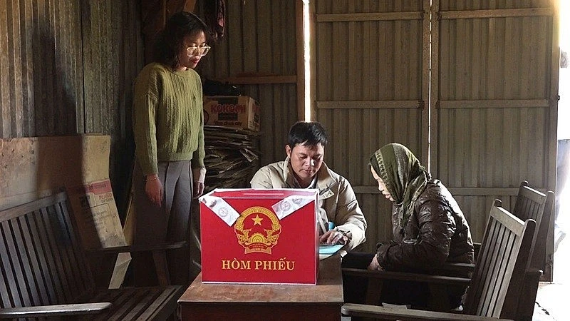 Cử tri vùng biên giới và đặc khu ở Quảng Ngãi hân hoan tham gia ngày hội bầu cử