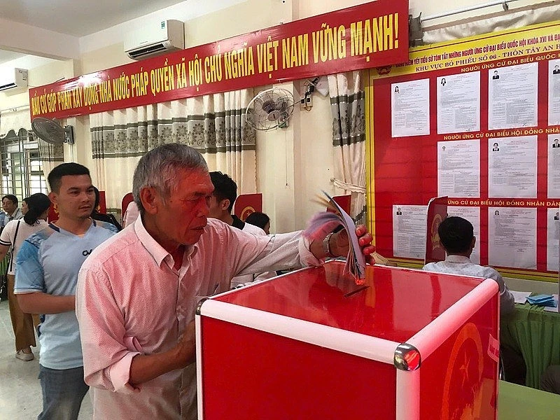 Cử tri vùng biên giới và đặc khu ở Quảng Ngãi hân hoan tham gia ngày hội bầu cử