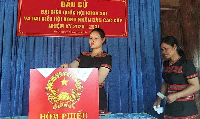 Cử tri vùng biên giới và đặc khu ở Quảng Ngãi hân hoan tham gia ngày hội bầu cử