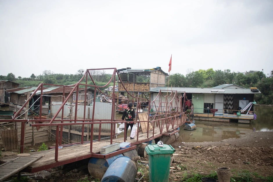 Cử tri xóm ngụ cư 'độc nhất vô nhị' ở bãi giữa sông Hồng đi bầu cử Cử tri xóm ngụ cư 'độc nhất vô nhị' ở bãi giữa sông Hồng đi bầu cử