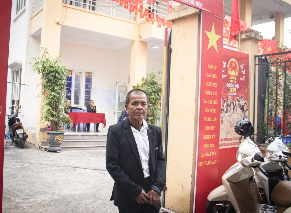 Cử tri xóm ngụ cư 'độc nhất vô nhị' ở bãi giữa sông Hồng đi bầu cử Cử tri xóm ngụ cư 'độc nhất vô nhị' ở bãi giữa sông Hồng đi bầu cử