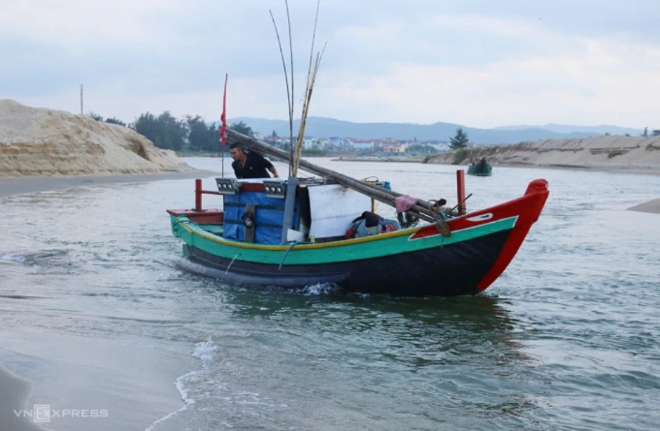 Cửa biển vừa nạo vét xong đã bị bồi lấp
