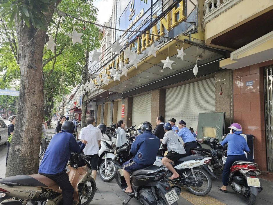 Cửa hàng vàng Phúc Thành đóng cửa Sau khi công an làm việc tại Ninh Bình Cửa hàng vàng Phúc Thành đóng cửa Sau khi công an làm việc tại Ninh Bình