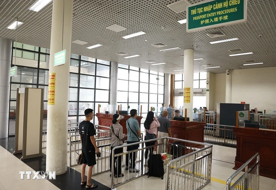 Cửa khẩu Móng Cái điều chỉnh phân luồng xuất nhập cảnh Cửa khẩu Móng Cái điều chỉnh phân luồng xuất nhập cảnh