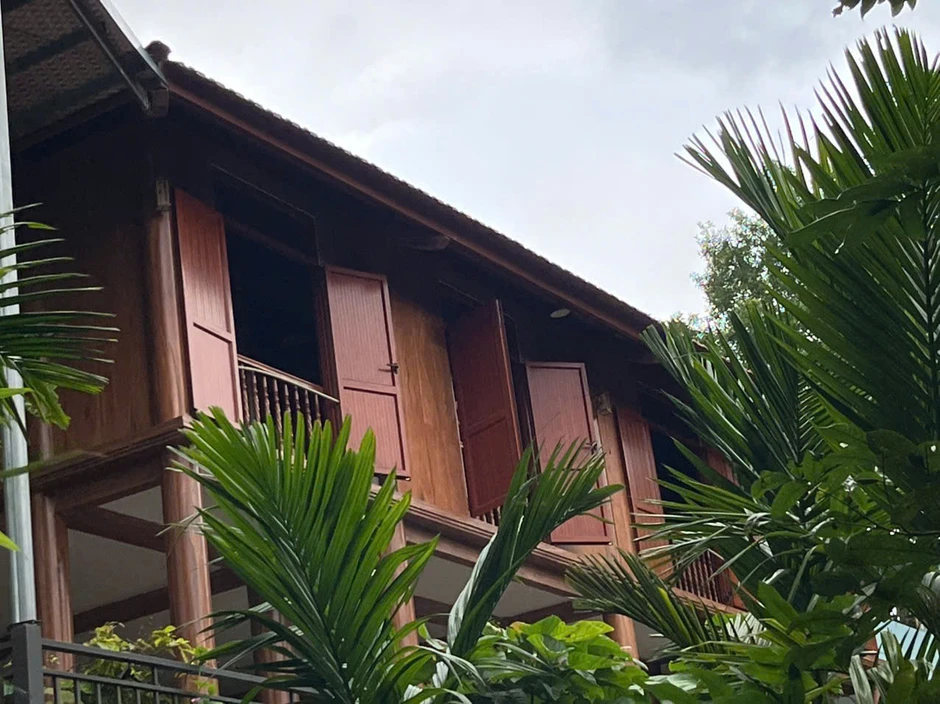 Cửa vóong nhà sàn Mường: Những quy ước xưa gửi lại hôm nay Cửa vóong nhà sàn Mường: Những quy ước xưa gửi lại hôm nay