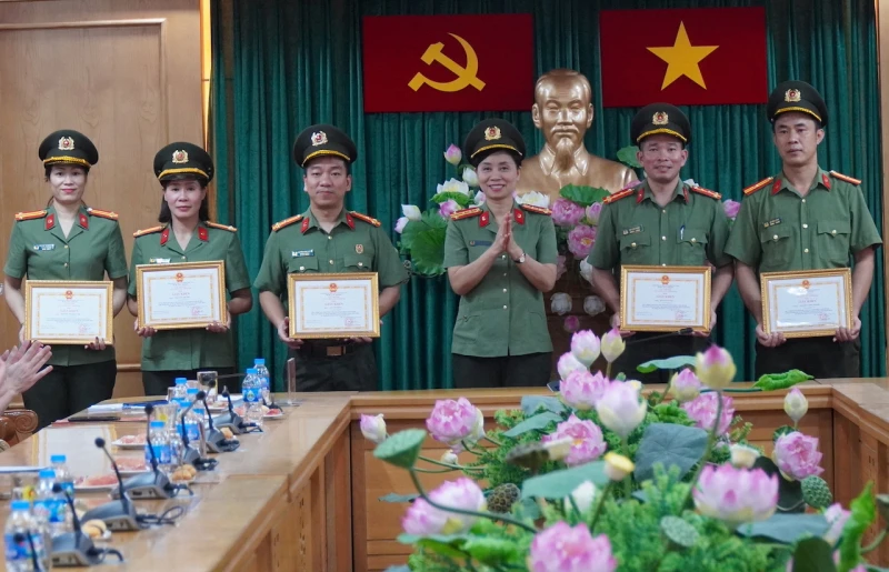 Cục Công tác Chính trị gặp mặt truyền thống lực lượng Tham mưu và Tài chính Công an nhân dân Cục Công tác Chính trị gặp mặt truyền thống lực lượng Tham mưu và Tài chính Công an nhân dân