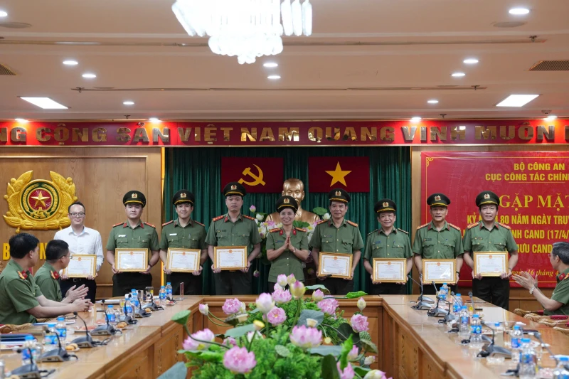 Cục Công tác Chính trị gặp mặt truyền thống lực lượng Tham mưu và Tài chính Công an nhân dân Cục Công tác Chính trị gặp mặt truyền thống lực lượng Tham mưu và Tài chính Công an nhân dân