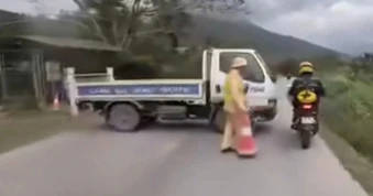 Cục CSGT lên tiếng về clip "CSGT dùng ô tô công vụ chắn ngang đường"
