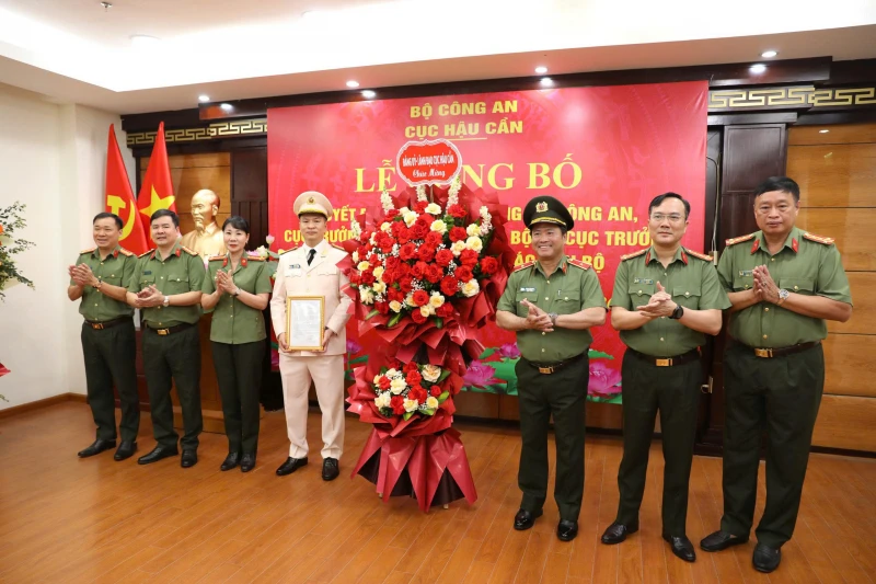 Cục Hậu cần tổ chức Lễ công bố các quyết định về công tác cán bộ Cục Hậu cần tổ chức Lễ công bố các quyết định về công tác cán bộ