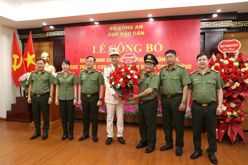 Cục Hậu cần tổ chức Lễ công bố các quyết định về công tác cán bộ Cục Hậu cần tổ chức Lễ công bố các quyết định về công tác cán bộ