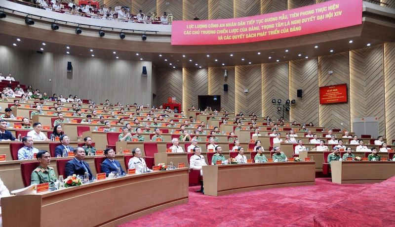 Cục Kế hoạch và Tài chính đón nhận Huân chương Quân công hạng Ba Cục Kế hoạch và Tài chính đón nhận Huân chương Quân công hạng Ba