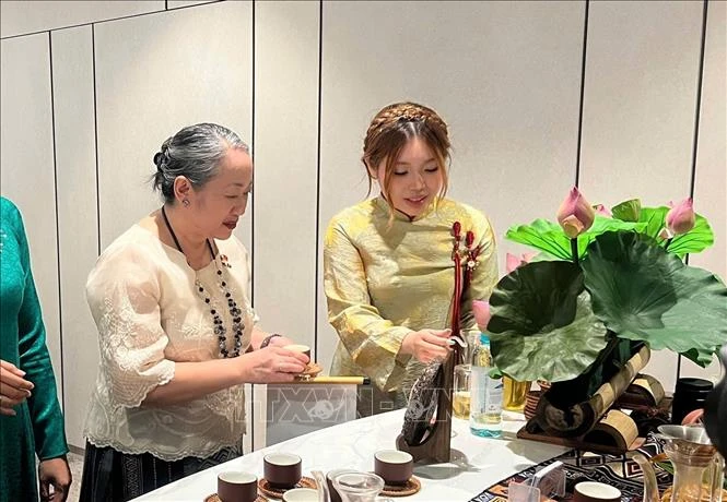 Củng cố tình hữu nghị giữa nhân dân các nước ASEAN Củng cố tình hữu nghị giữa nhân dân các nước ASEAN