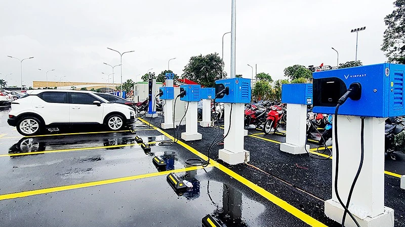 Cuộc đua phủ sóng hạ tầng trạm sạc xe điện Cuộc đua phủ sóng hạ tầng trạm sạc xe điện