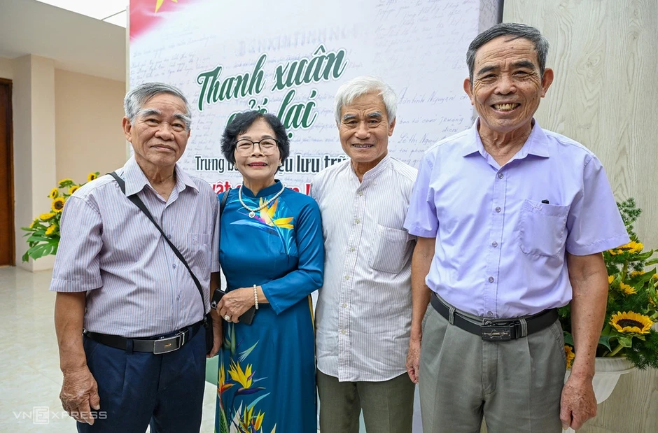 Cuộc hội ngộ của các thế hệ thầy cô giáo đi B Cuộc hội ngộ của các thế hệ thầy cô giáo đi B