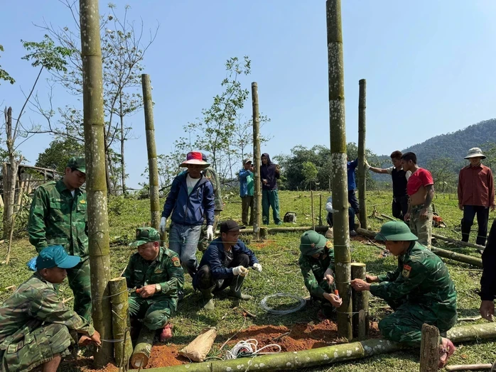 CUỘC THI VIẾT VỀ CHỦ QUYỀN QUỐC GIA: Sắc đỏ giữa đại ngàn CUỘC THI VIẾT VỀ CHỦ QUYỀN QUỐC GIA: Sắc đỏ giữa đại ngàn