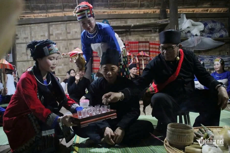 Cưới 2 lần, ở rể 3 năm: Chuyện lạ mà sâu sắc trong hôn nhân người Thái xứ Thanh Cưới 2 lần, ở rể 3 năm: Chuyện lạ mà sâu sắc trong hôn nhân người Thái xứ Thanh