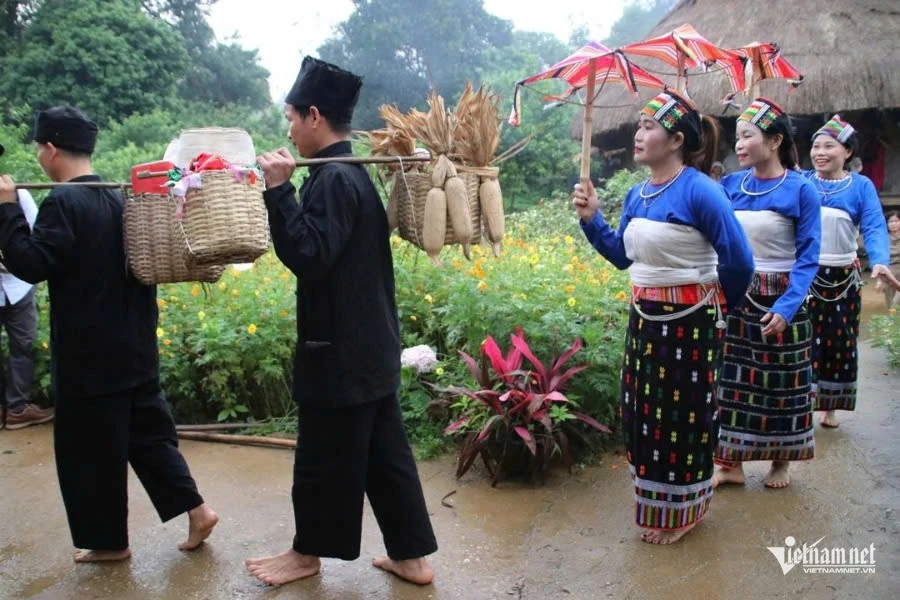 Cưới 2 lần, ở rể 3 năm: Chuyện lạ mà sâu sắc trong hôn nhân người Thái xứ Thanh Cưới 2 lần, ở rể 3 năm: Chuyện lạ mà sâu sắc trong hôn nhân người Thái xứ Thanh