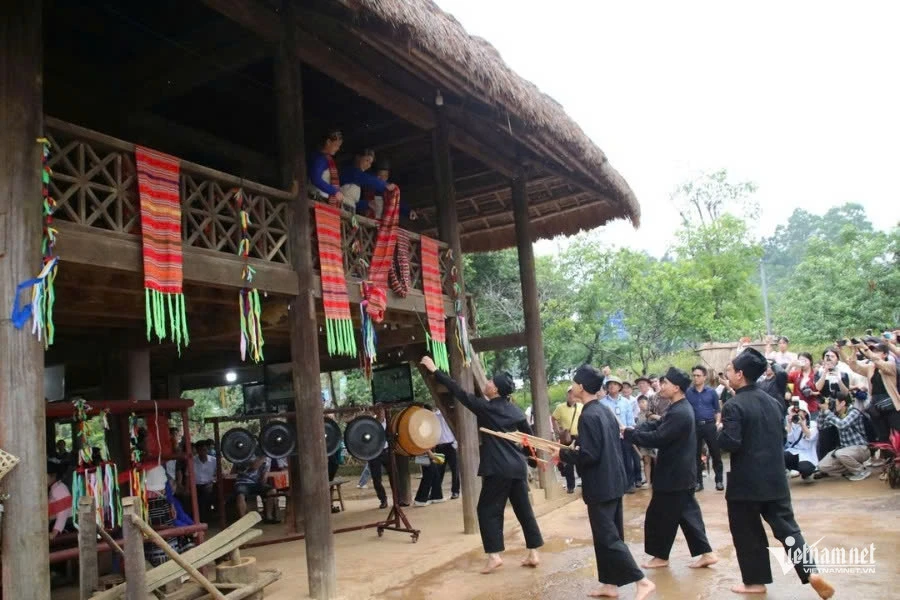 Cưới 2 lần, ở rể 3 năm: Chuyện lạ mà sâu sắc trong hôn nhân người Thái xứ Thanh Cưới 2 lần, ở rể 3 năm: Chuyện lạ mà sâu sắc trong hôn nhân người Thái xứ Thanh