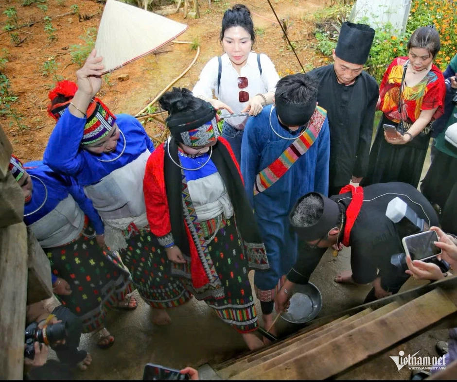 Cưới 2 lần, ở rể 3 năm: Chuyện lạ mà sâu sắc trong hôn nhân người Thái xứ Thanh Cưới 2 lần, ở rể 3 năm: Chuyện lạ mà sâu sắc trong hôn nhân người Thái xứ Thanh