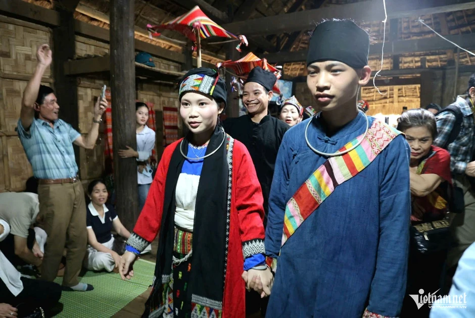 Cưới 2 lần, ở rể 3 năm: Chuyện lạ mà sâu sắc trong hôn nhân người Thái xứ Thanh Cưới 2 lần, ở rể 3 năm: Chuyện lạ mà sâu sắc trong hôn nhân người Thái xứ Thanh