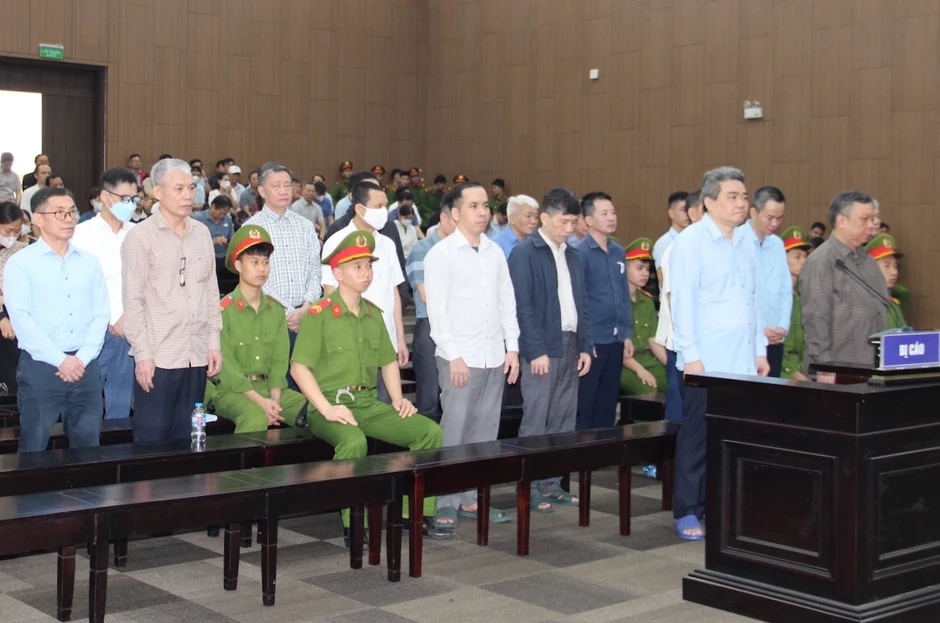 Cựu quan chức Bộ NN-PTNT khai gì về 'túi quà' 10 tỉ đồng đặt trước cửa nhà? Cựu quan chức Bộ NN-PTNT khai gì về 'túi quà' 10 tỉ đồng đặt trước cửa nhà?