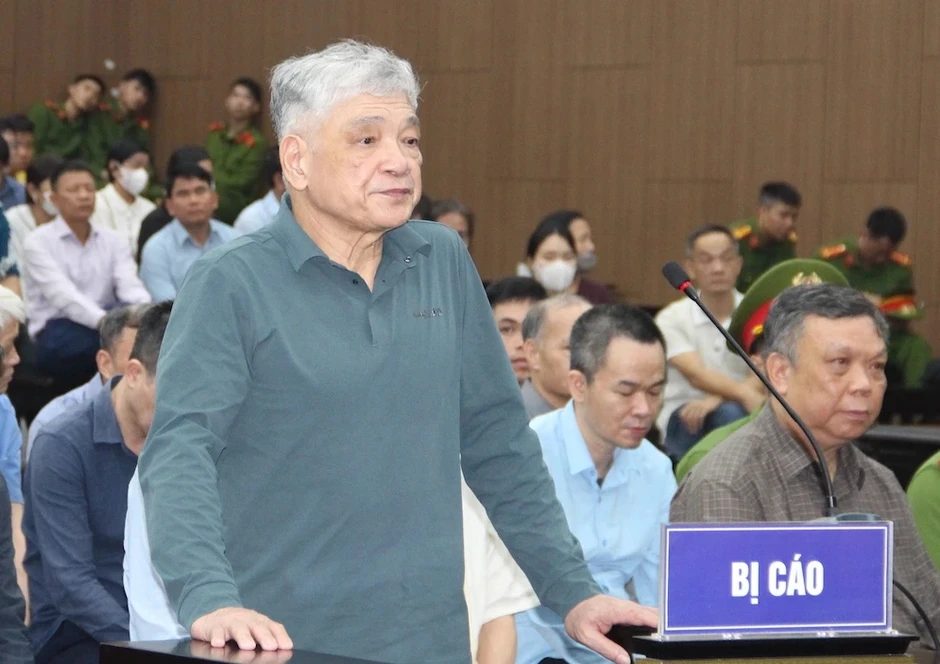 Cựu quan chức Bộ NN-PTNT khai gì về 'túi quà' 10 tỉ đồng đặt trước cửa nhà? Cựu quan chức Bộ NN-PTNT khai gì về 'túi quà' 10 tỉ đồng đặt trước cửa nhà?