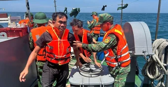 Cứu thành công 11 thuyền viên trong vụ chìm tàu tại Bạch Long Vĩ