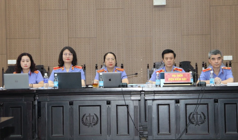 Cựu Thứ trưởng Bộ NN-PTNT bị đề nghị đến 5 năm tù trong vụ hối lộ 40 tỉ Cựu Thứ trưởng Bộ NN-PTNT bị đề nghị đến 5 năm tù trong vụ hối lộ 40 tỉ