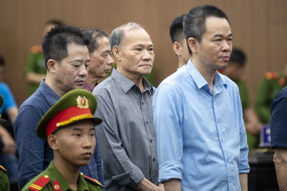 Cựu Thứ trưởng Bộ NN-PTNT bị tuyên phạt 4 năm tù trong vụ hối lộ 40 tỉ Cựu Thứ trưởng Bộ NN-PTNT bị tuyên phạt 4 năm tù trong vụ hối lộ 40 tỉ