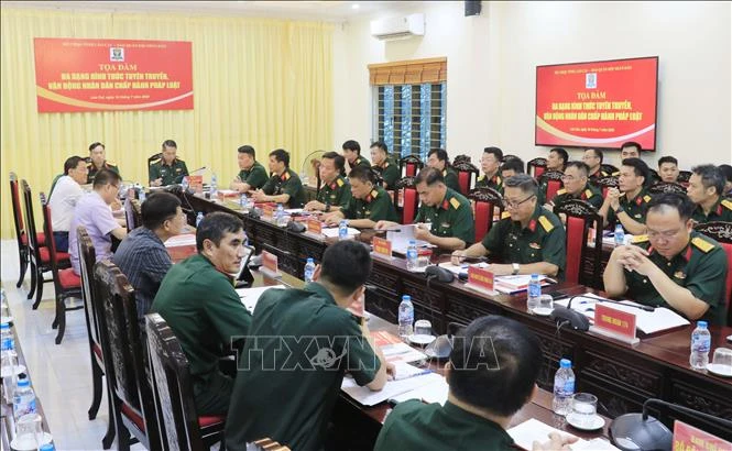 Đa dạng hình thức tuyên truyền, vận động người dân chấp hành pháp luật Đa dạng hình thức tuyên truyền, vận động người dân chấp hành pháp luật