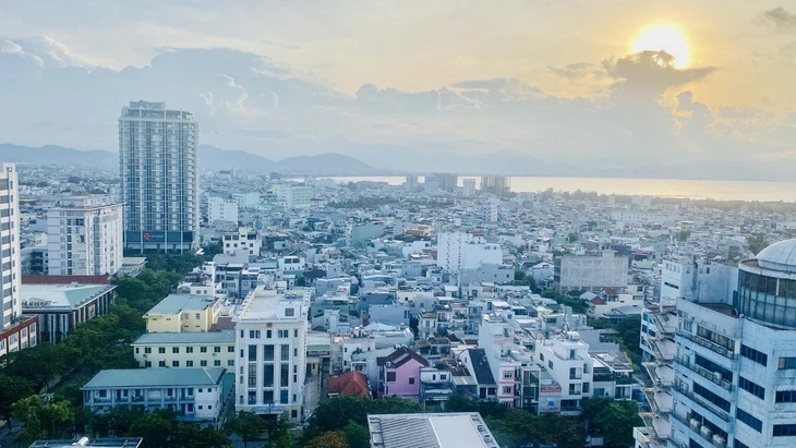 Đà Nẵng: Giá bất động sản kéo giá cả sinh hoạt tăng, lương dưới 10 triệu ngày càng 'khó sống'