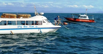 Đà Nẵng: Kịp ứng cứu 19 người trong vụ chìm ca nô du lịch