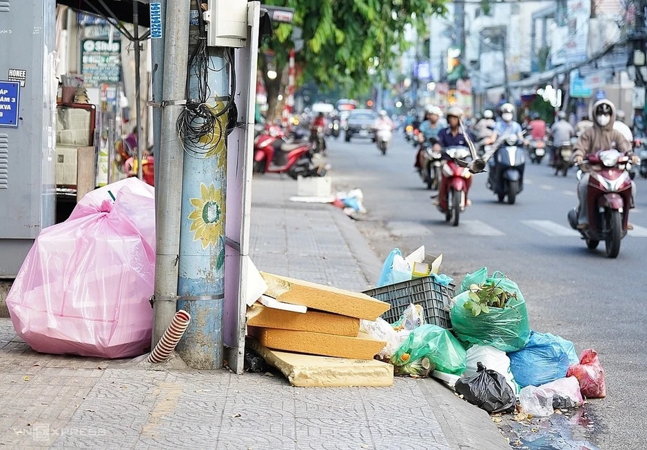 Đà Nẵng phạt nguội người đổ trộm rác Đà Nẵng phạt nguội người đổ trộm rác