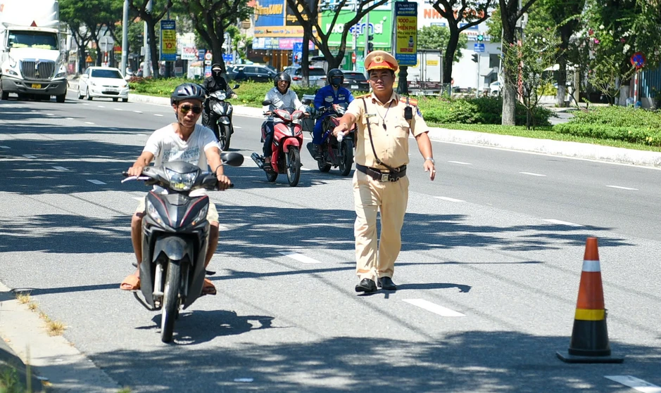 Đà Nẵng: Trao tặng 2.000 mũ bảo hiểm đạt chuẩn cho người dân Đà Nẵng: Trao tặng 2.000 mũ bảo hiểm đạt chuẩn cho người dân