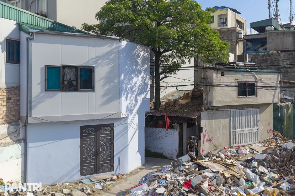 Đã xử lý hơn một nửa số nhà “siêu mỏng, siêu méo” dọc Vành đai 2,5 Đã xử lý hơn một nửa số nhà “siêu mỏng, siêu méo” dọc Vành đai 2,5